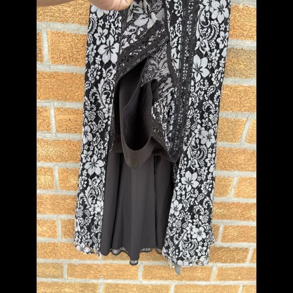 Keepsake The label  Lace Overlay Sleeveless Midi Dress medium - Picture 6 of 16